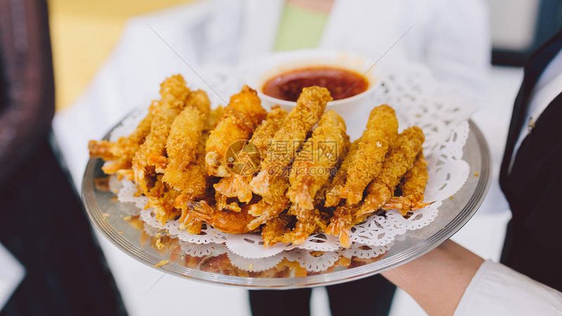 每日坚果热量对比：揭秘如何挑选适合自己的品牌**